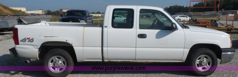 image for item L2861 2003 Chevrolet Silverado 1500 Ext. Cab pickup truck