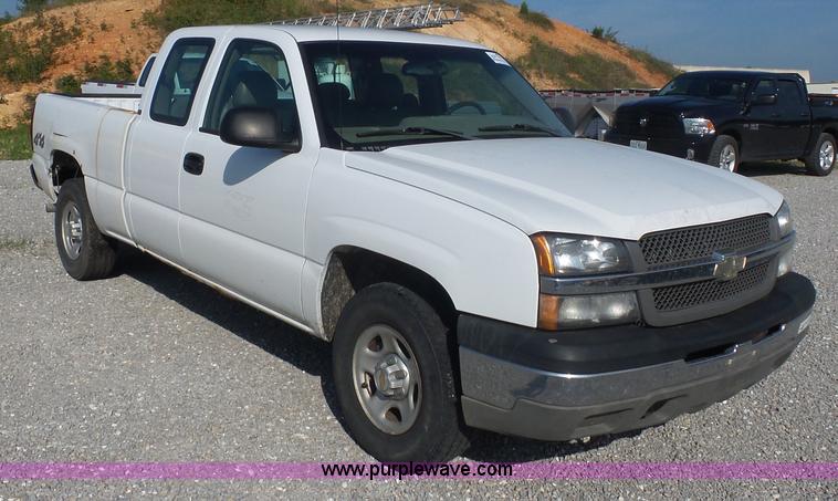 image for item L2861 2003 Chevrolet Silverado 1500 Ext. Cab pickup truck