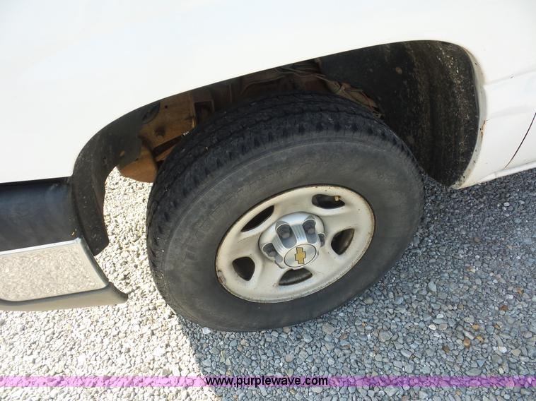 image for item L2861 2003 Chevrolet Silverado 1500 Ext. Cab pickup truck