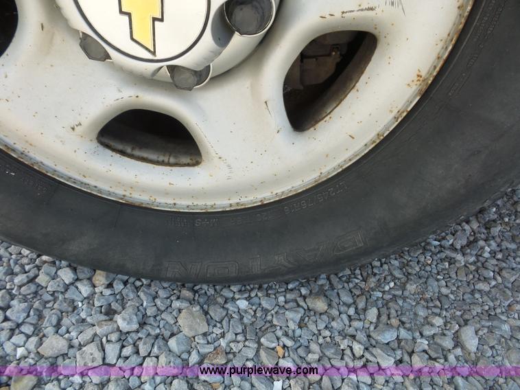 image for item L2861 2003 Chevrolet Silverado 1500 Ext. Cab pickup truck