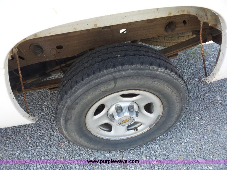 image for item L2861 2003 Chevrolet Silverado 1500 Ext. Cab pickup truck