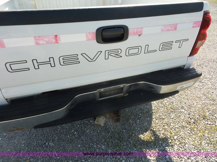 image for item L2861 2003 Chevrolet Silverado 1500 Ext. Cab pickup truck