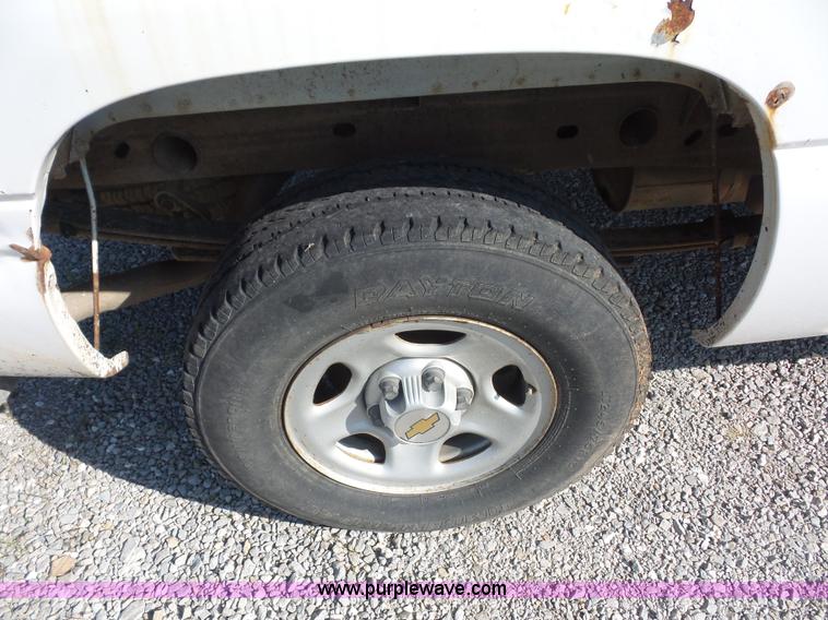 image for item L2861 2003 Chevrolet Silverado 1500 Ext. Cab pickup truck
