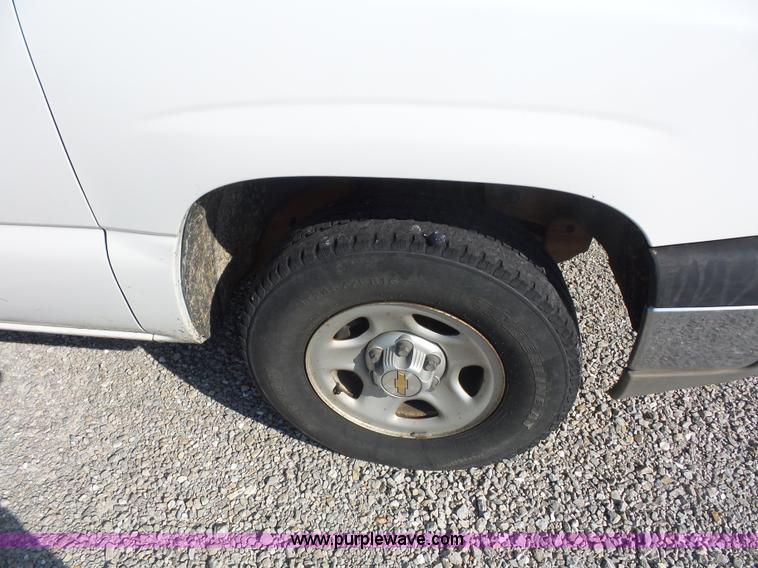 image for item L2861 2003 Chevrolet Silverado 1500 Ext. Cab pickup truck