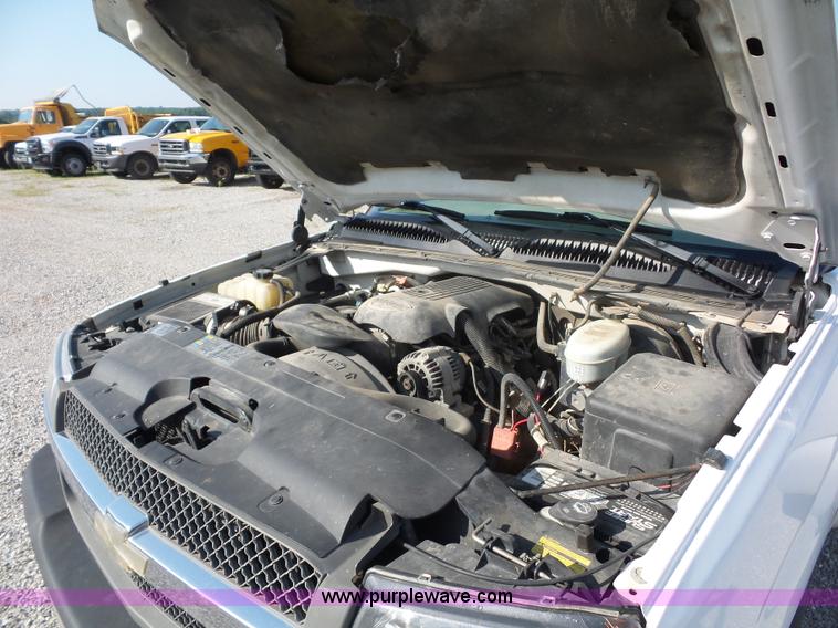 image for item L2861 2003 Chevrolet Silverado 1500 Ext. Cab pickup truck