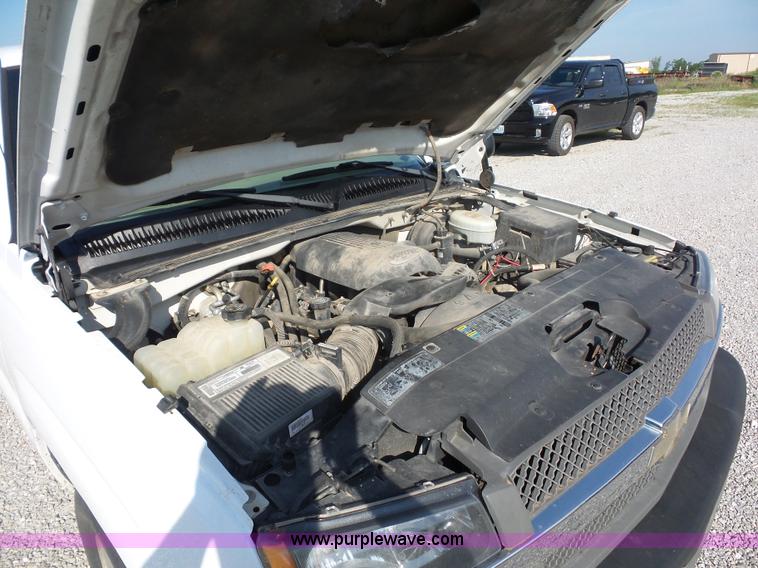 image for item L2861 2003 Chevrolet Silverado 1500 Ext. Cab pickup truck