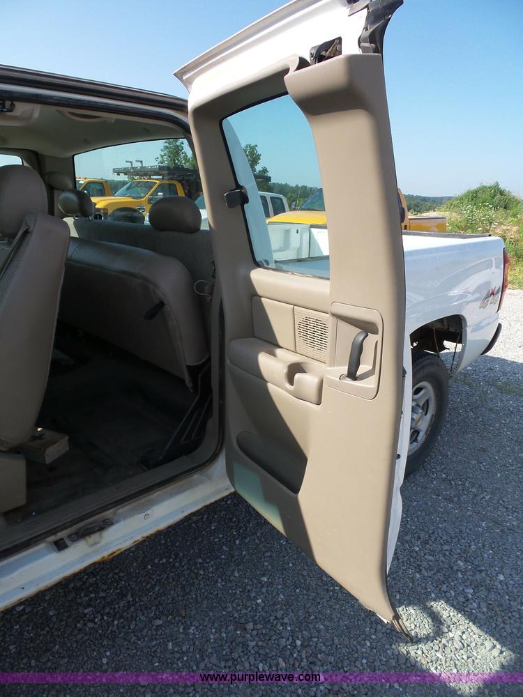 image for item L2861 2003 Chevrolet Silverado 1500 Ext. Cab pickup truck