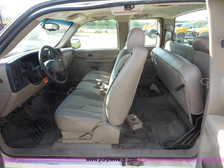 image for item L2861 2003 Chevrolet Silverado 1500 Ext. Cab pickup truck