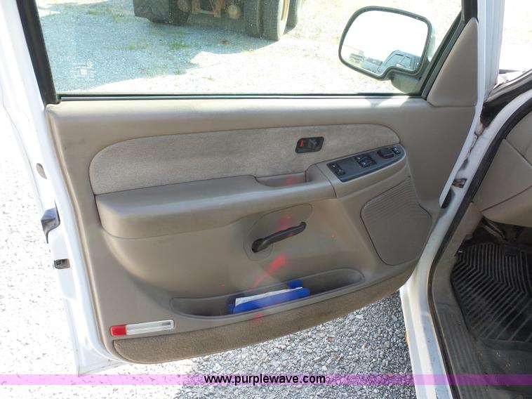 image for item L2861 2003 Chevrolet Silverado 1500 Ext. Cab pickup truck