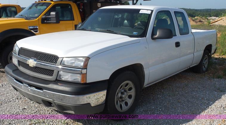 image for item L2863 2005 Chevrolet Silverado 1500 Ext. Cab pickup truck
