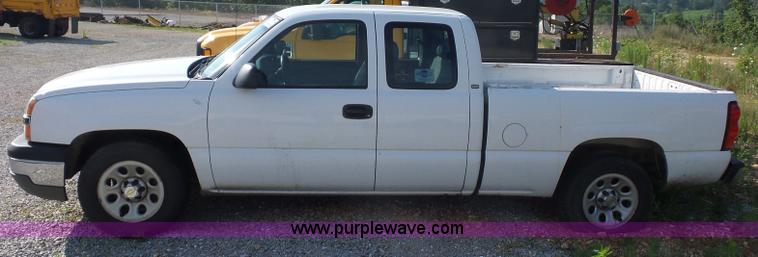 image for item L2863 2005 Chevrolet Silverado 1500 Ext. Cab pickup truck