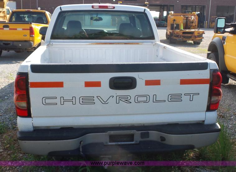 image for item L2863 2005 Chevrolet Silverado 1500 Ext. Cab pickup truck