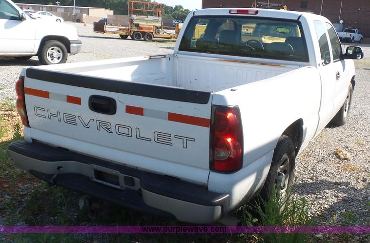 image for item L2863 2005 Chevrolet Silverado 1500 Ext. Cab pickup truck