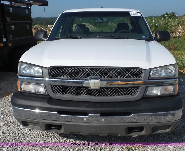 image for item L2863 2005 Chevrolet Silverado 1500 Ext. Cab pickup truck