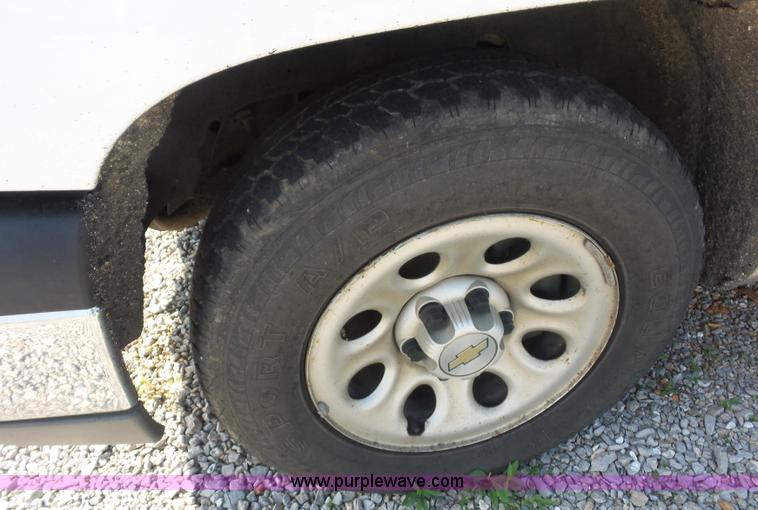 image for item L2863 2005 Chevrolet Silverado 1500 Ext. Cab pickup truck