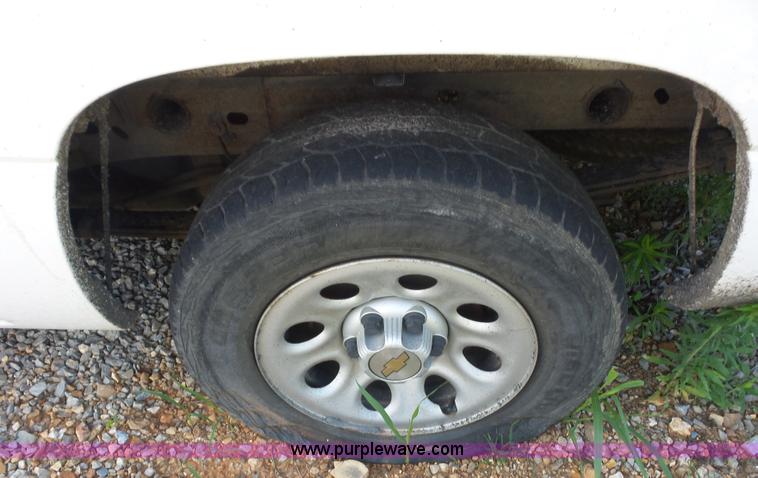 image for item L2863 2005 Chevrolet Silverado 1500 Ext. Cab pickup truck