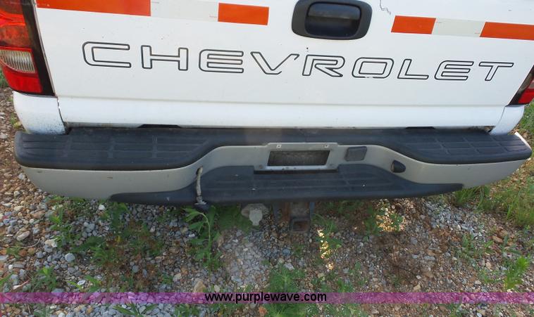 image for item L2863 2005 Chevrolet Silverado 1500 Ext. Cab pickup truck