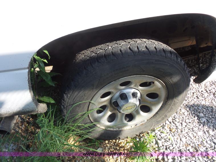 image for item L2863 2005 Chevrolet Silverado 1500 Ext. Cab pickup truck