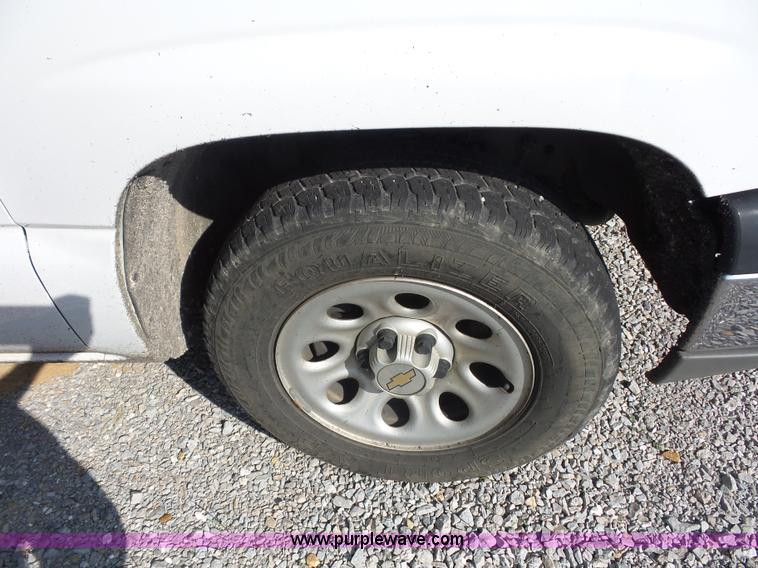 image for item L2863 2005 Chevrolet Silverado 1500 Ext. Cab pickup truck