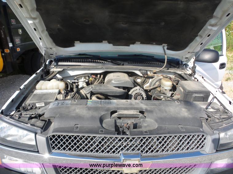 image for item L2863 2005 Chevrolet Silverado 1500 Ext. Cab pickup truck