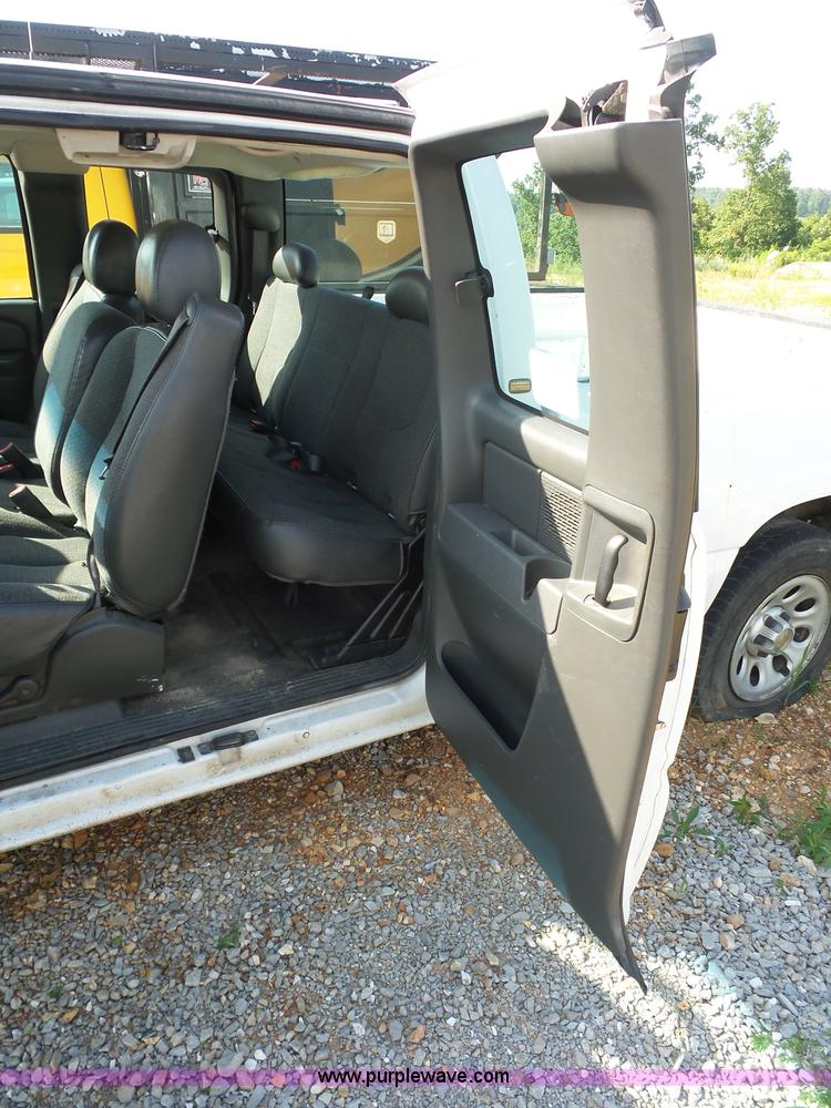 image for item L2863 2005 Chevrolet Silverado 1500 Ext. Cab pickup truck