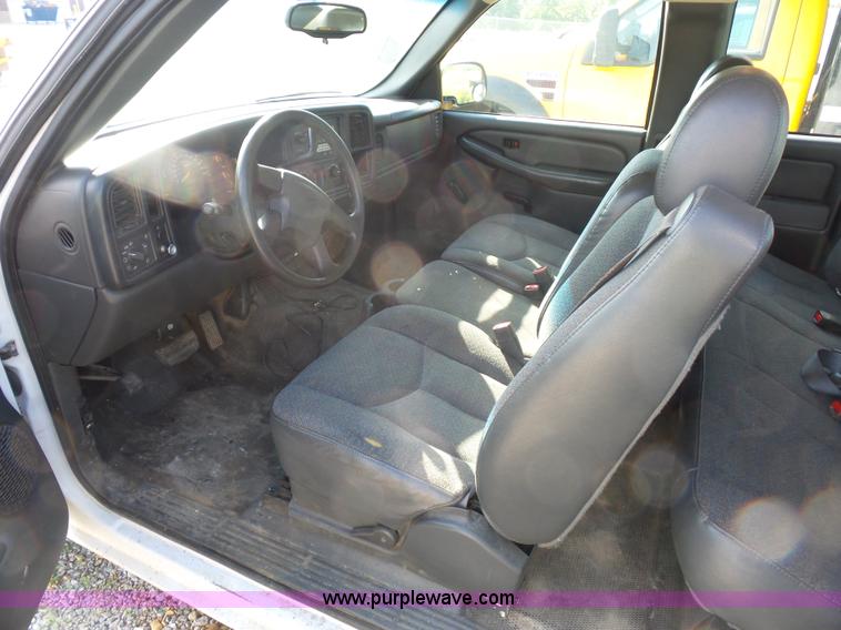 image for item L2863 2005 Chevrolet Silverado 1500 Ext. Cab pickup truck