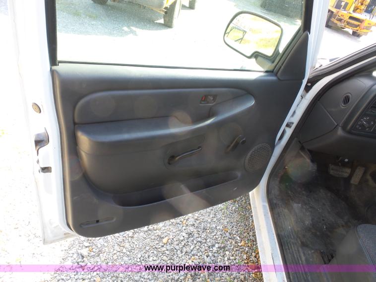 image for item L2863 2005 Chevrolet Silverado 1500 Ext. Cab pickup truck