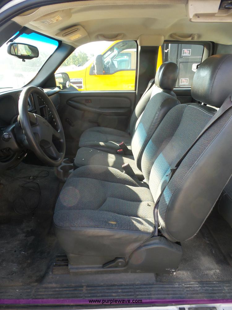 image for item L2863 2005 Chevrolet Silverado 1500 Ext. Cab pickup truck