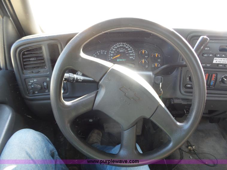 image for item L2863 2005 Chevrolet Silverado 1500 Ext. Cab pickup truck