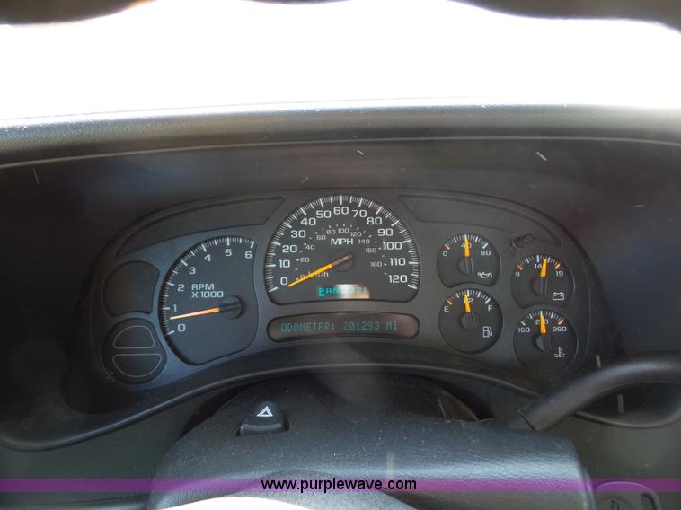 image for item L2863 2005 Chevrolet Silverado 1500 Ext. Cab pickup truck