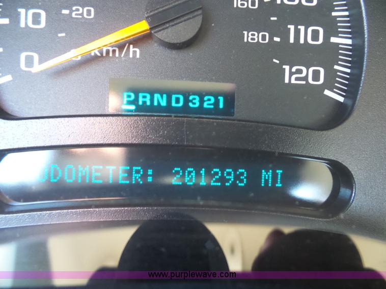 image for item L2863 2005 Chevrolet Silverado 1500 Ext. Cab pickup truck