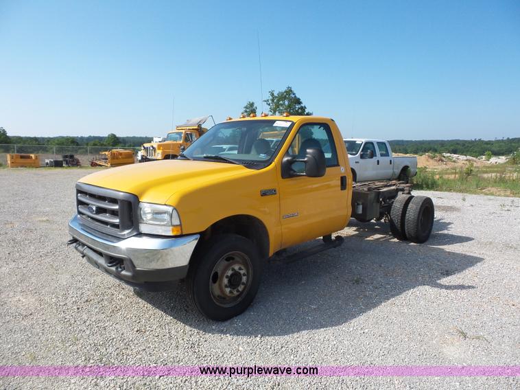 image for item L2864 2004 Ford F550 truck cab and chassis