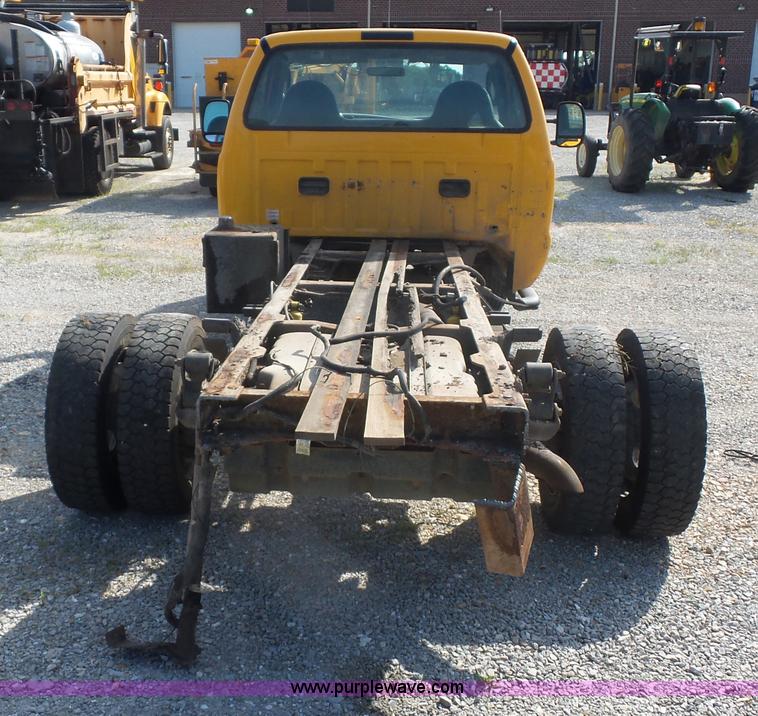 image for item L2864 2004 Ford F550 truck cab and chassis