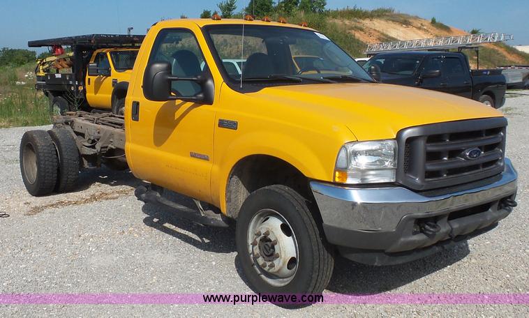 image for item L2864 2004 Ford F550 truck cab and chassis