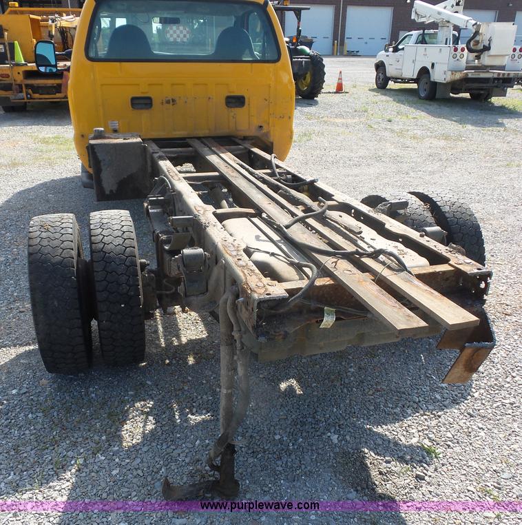 image for item L2864 2004 Ford F550 truck cab and chassis
