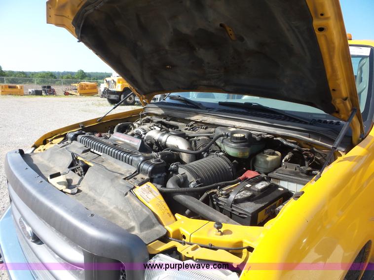 image for item L2864 2004 Ford F550 truck cab and chassis