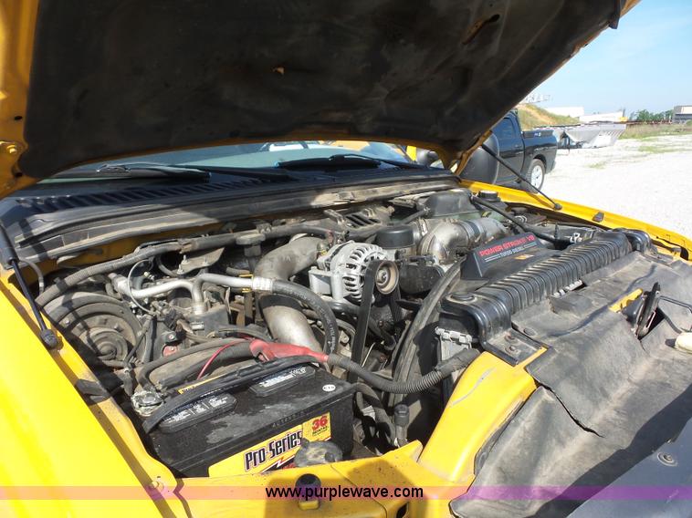 image for item L2864 2004 Ford F550 truck cab and chassis