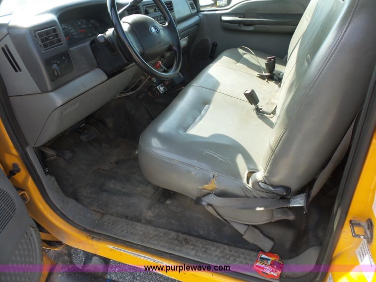 image for item L2864 2004 Ford F550 truck cab and chassis