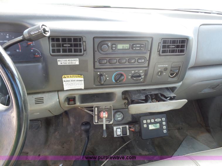 image for item L2864 2004 Ford F550 truck cab and chassis