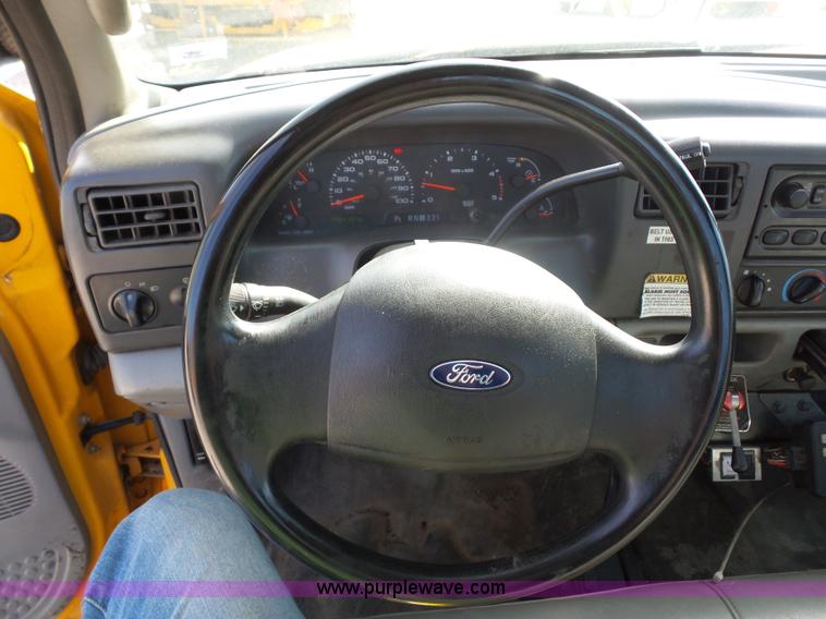 image for item L2864 2004 Ford F550 truck cab and chassis