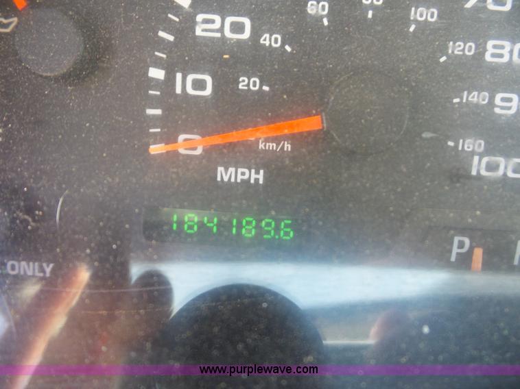 image for item L2864 2004 Ford F550 truck cab and chassis