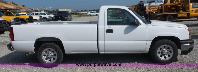 image for item L2866 2006 Chevrolet Silverado 1500 pickup truck