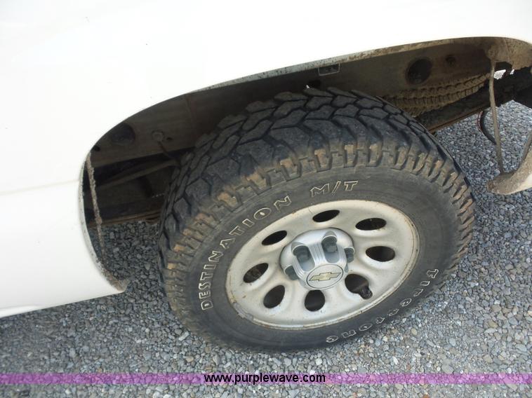 image for item L2866 2006 Chevrolet Silverado 1500 pickup truck