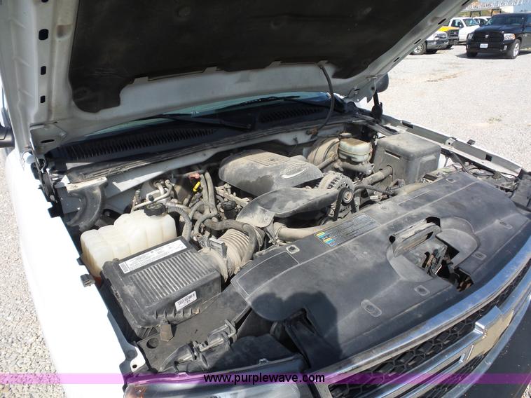 image for item L2866 2006 Chevrolet Silverado 1500 pickup truck