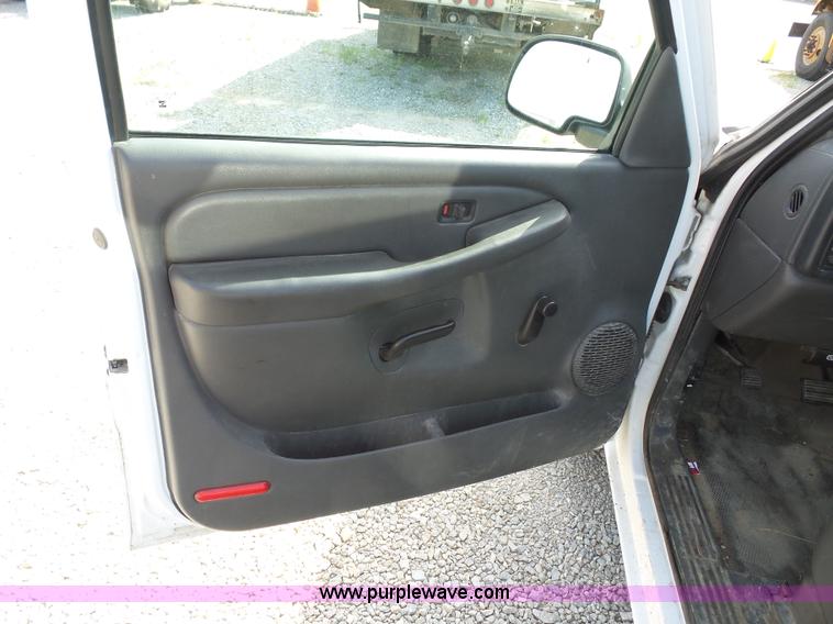 image for item L2866 2006 Chevrolet Silverado 1500 pickup truck