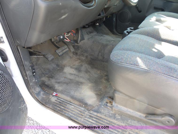 image for item L2866 2006 Chevrolet Silverado 1500 pickup truck