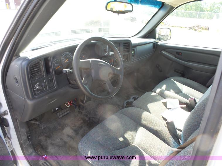 image for item L2866 2006 Chevrolet Silverado 1500 pickup truck