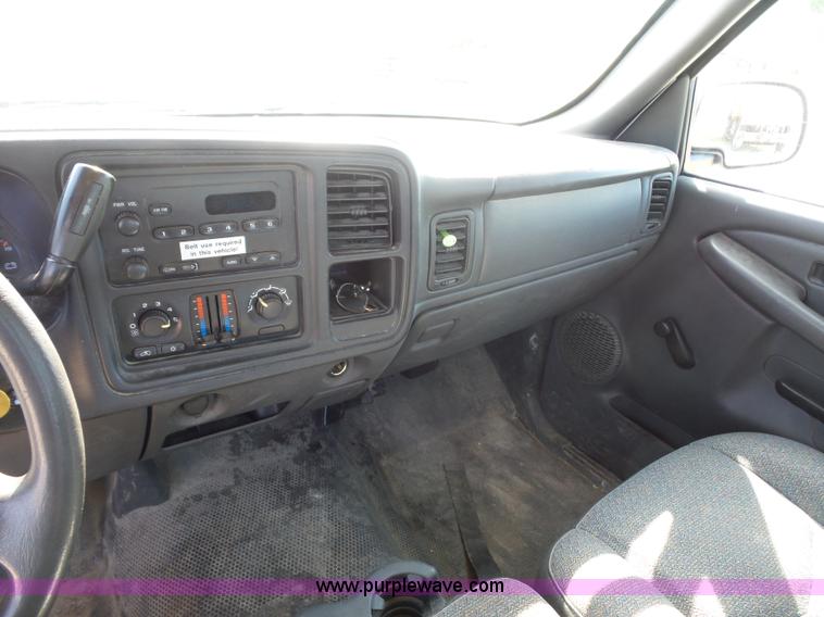 image for item L2866 2006 Chevrolet Silverado 1500 pickup truck