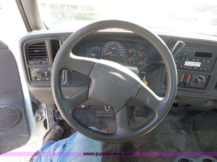image for item L2866 2006 Chevrolet Silverado 1500 pickup truck