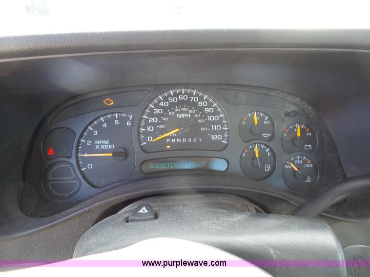 image for item L2866 2006 Chevrolet Silverado 1500 pickup truck